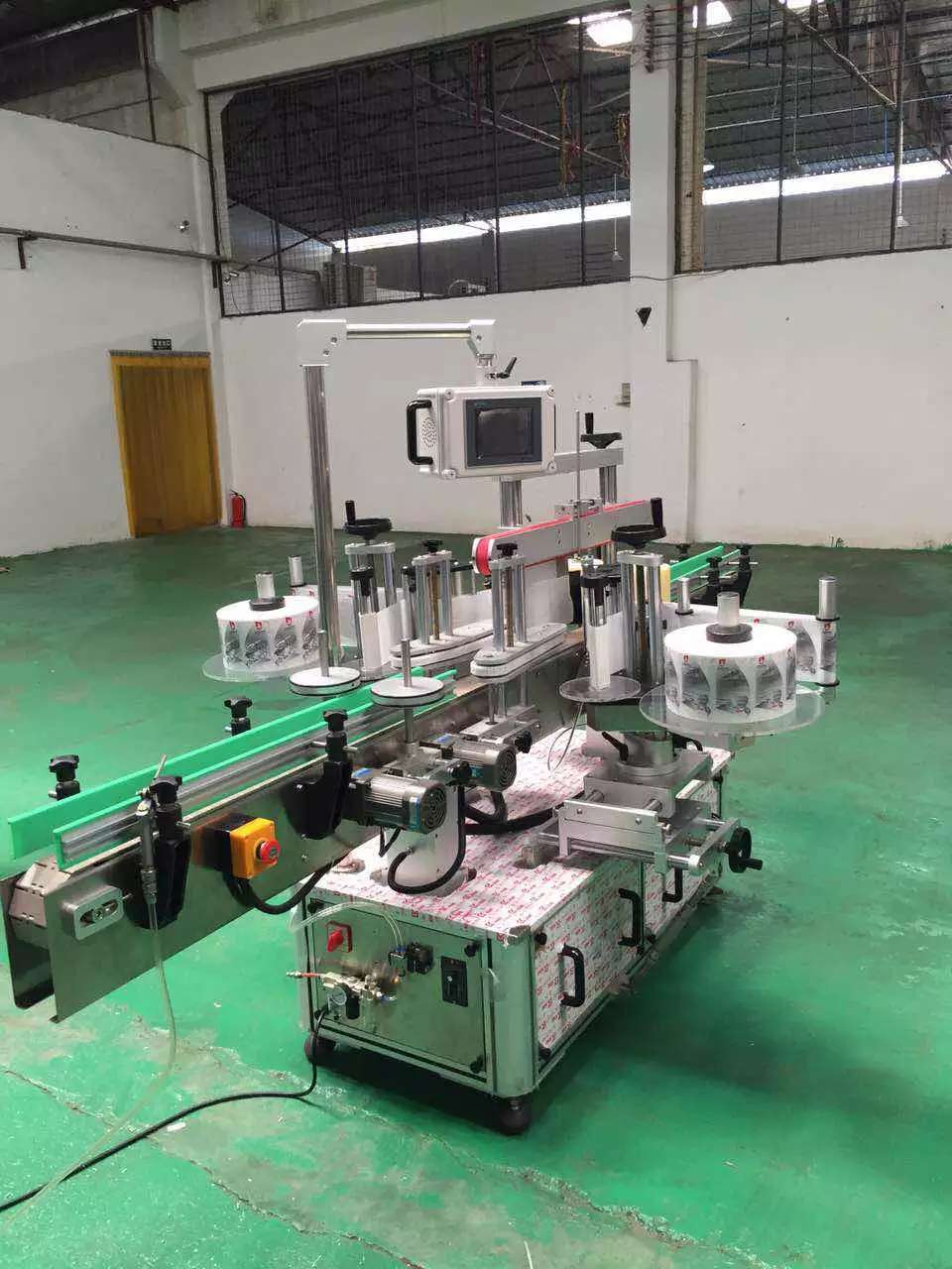 自動貼標機